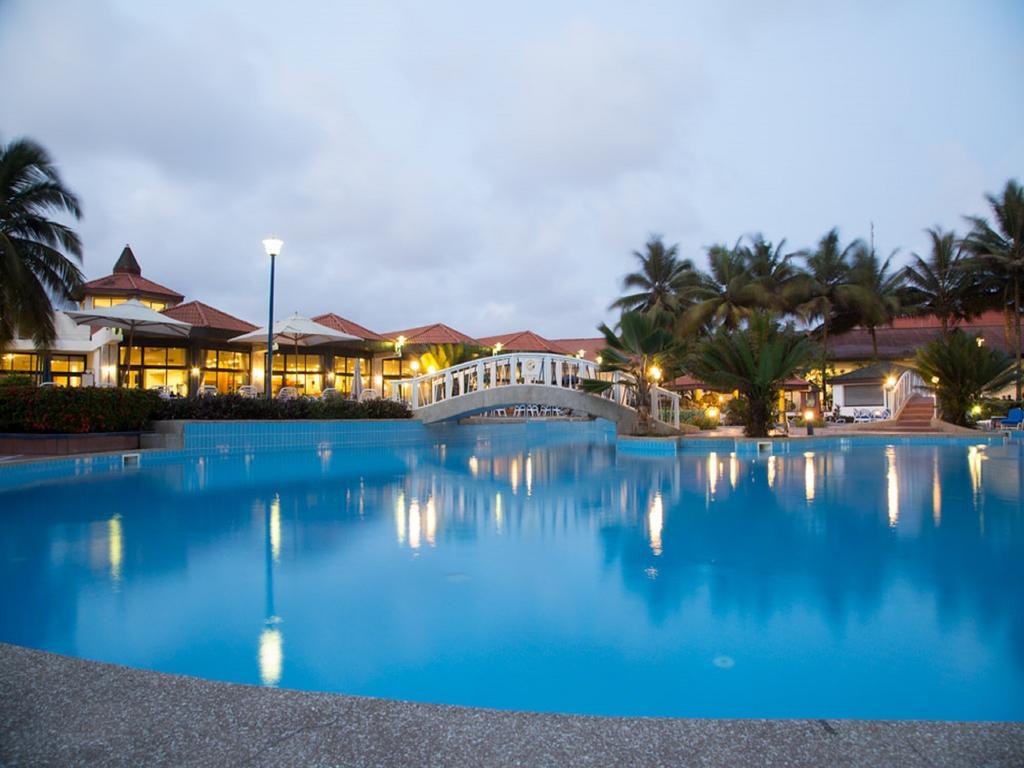 La Palm Royal Beach Hotel Accra Bagian luar foto